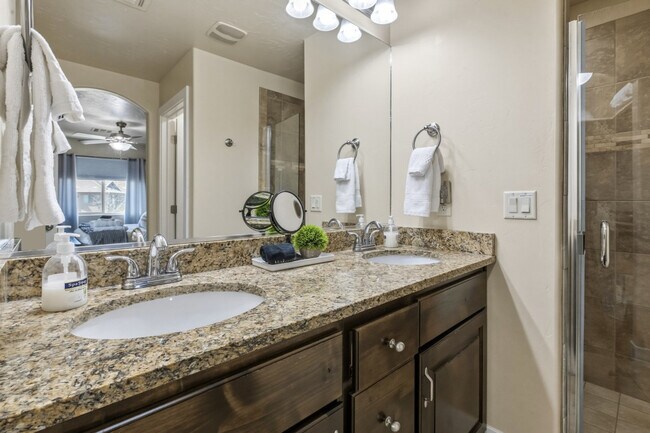 Building Photo - 4221 Torrey Pines Dr