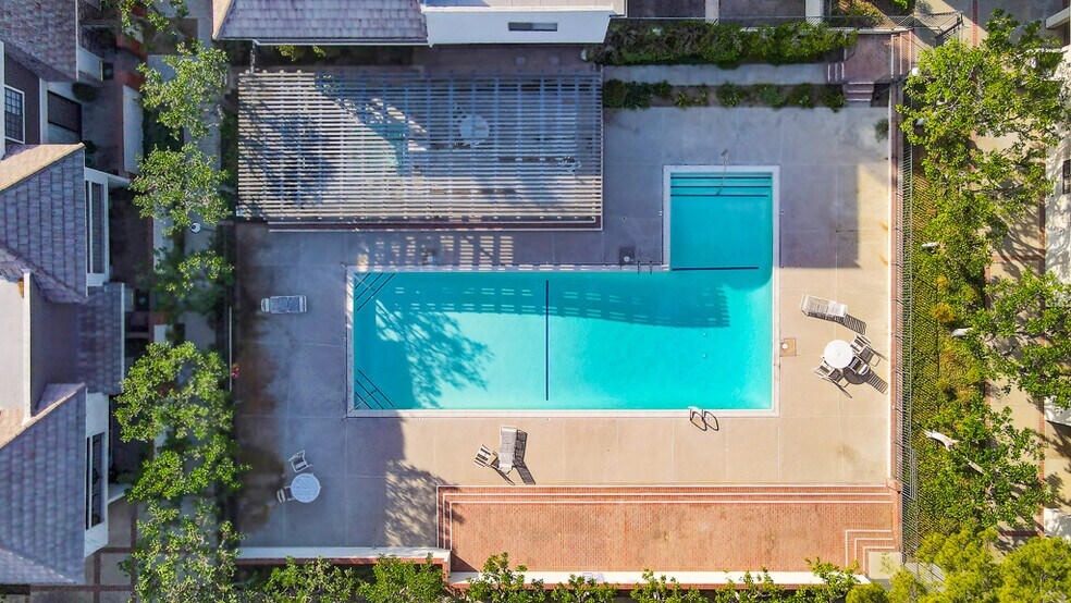 Overhead Pool 1 - 10201 Mason Ave