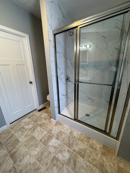 Building Photo - 210 Bluff St