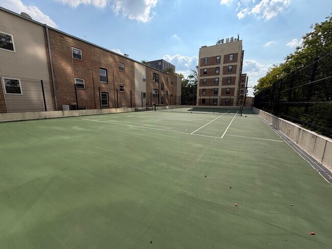 Building Photo - 3930 N Pine Grove Ave
