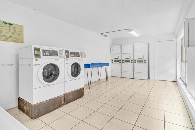 Building Photo - 7201 Miami Lakes Dr