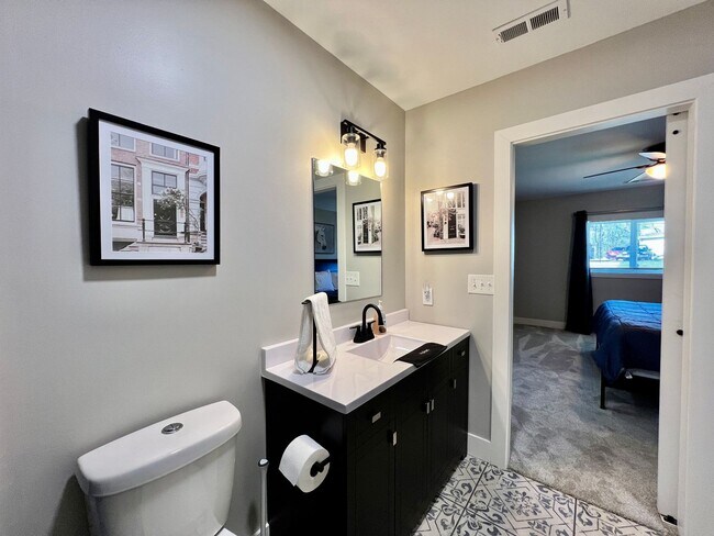 Building Photo - Quaint 4 Bedroom furnished Ranch Home in Mason Ohio