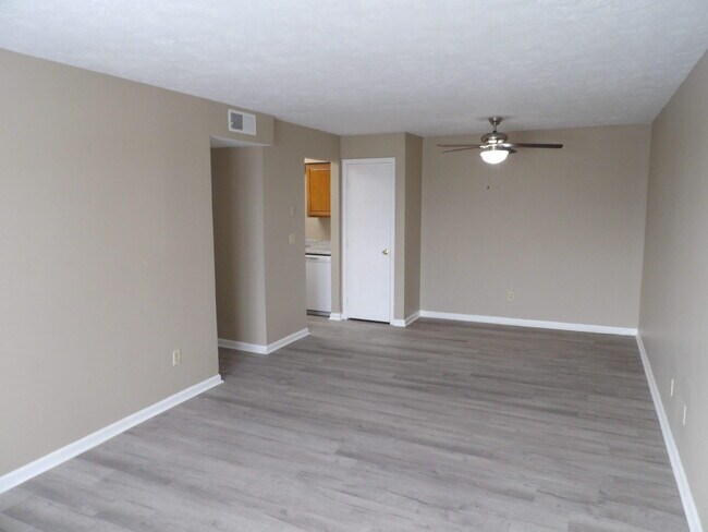 Building Photo - 140 Landings Dr