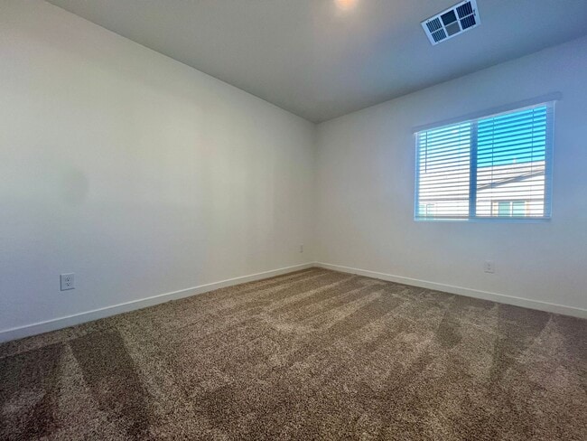 Building Photo - Beautiful Newer 4 Bedroom Home in Cadence with Large Loft