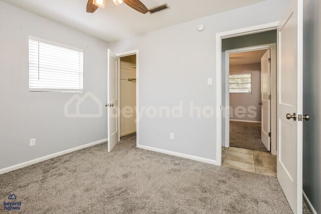 Building Photo - Charming 3 BR Brick Home with Upgraded Kitchen, Stone Fireplace & Sunroom in Little Rock