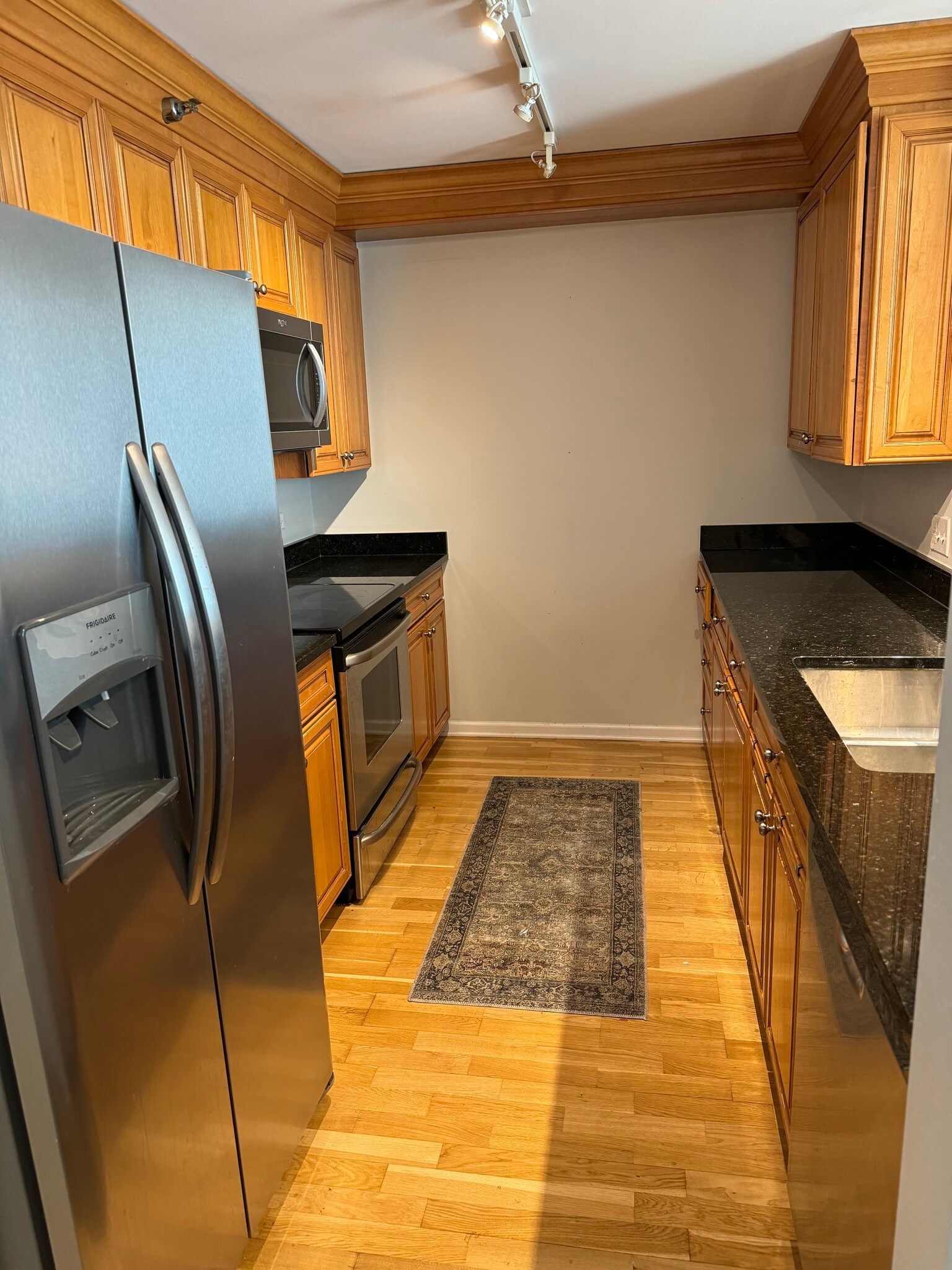 Building Photo - 345 N La Salle Dr