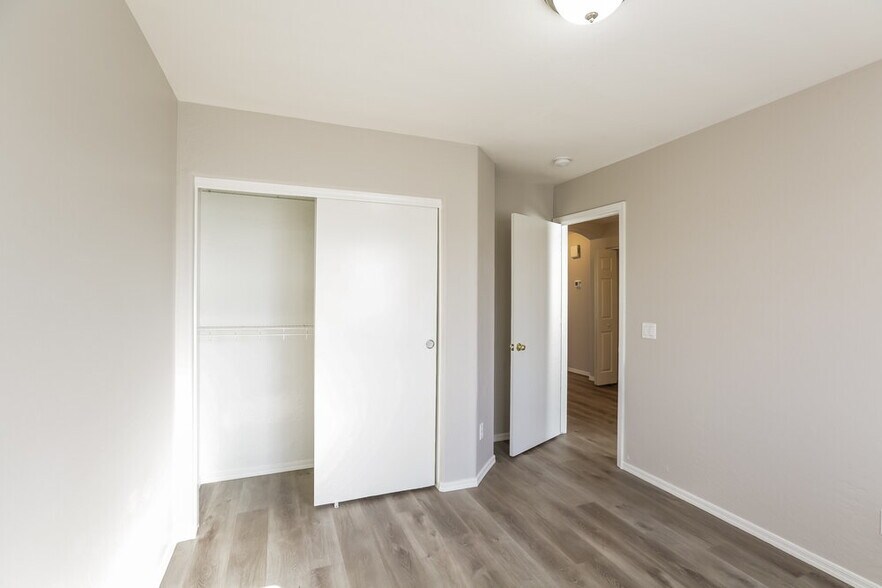 Building Photo - 11402 W Mohave St