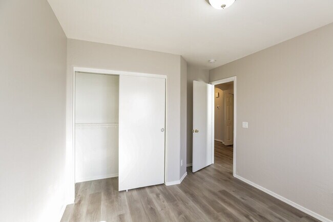 Building Photo - 11402 W Mohave St