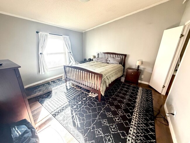 Building Photo - 2406 Robin Rd