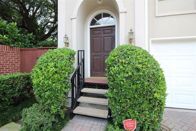 Building Photo - 1816 Devonshire Crescent