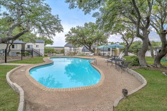 Building Photo - 1025 Parkview Dr