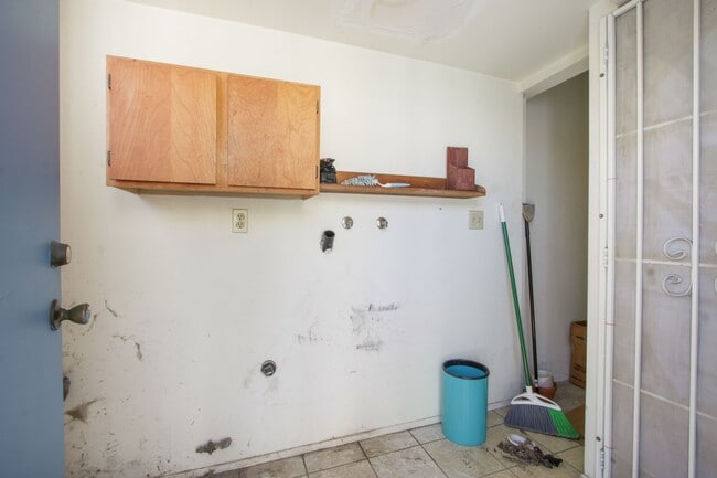 Building Photo - Coastal Living in Westside Costa Mesa – Up...