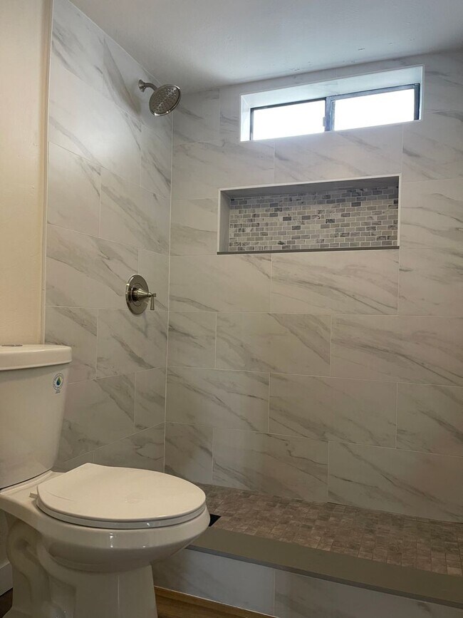 Building Photo - 4870 LongBranch