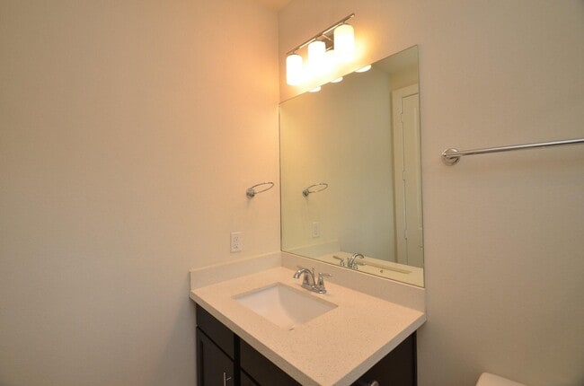 Building Photo - 2616 Riverside Dr