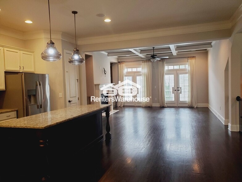 Building Photo - 922 Canterbury Ln NE