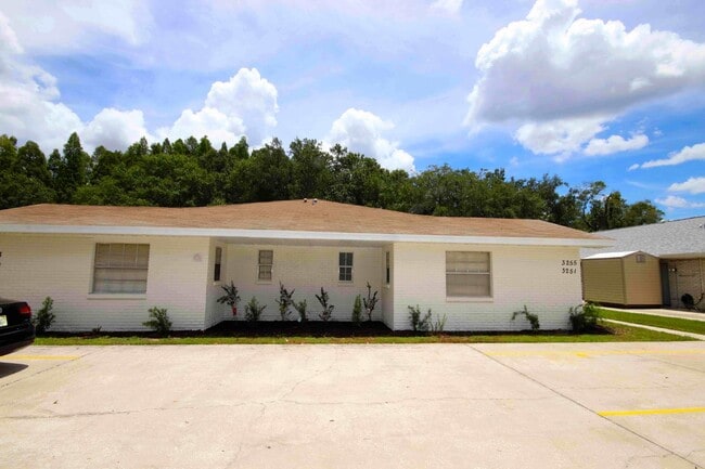 Building Photo - Charming 1-Bedroom Spacious Retreat in Bra...