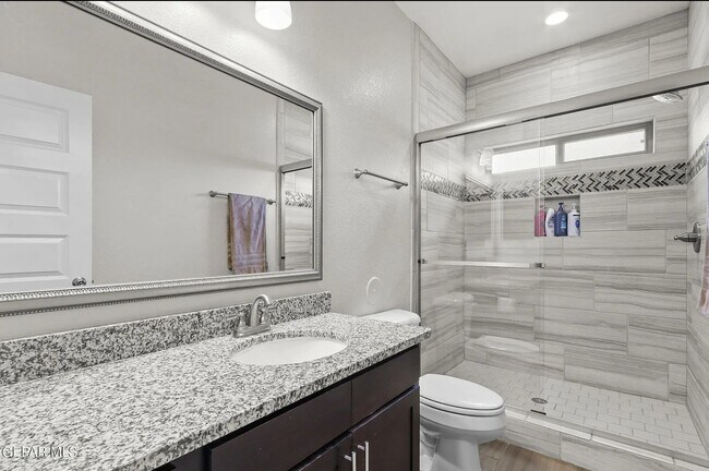 Building Photo - 265 Emerald Sun Dr
