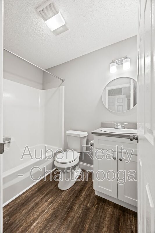 Building Photo - 5519 HIGHWAY 153 APT I