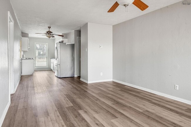 Building Photo - 1811 Deer Park Way