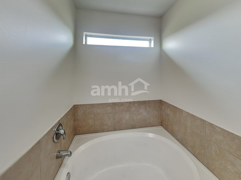 Building Photo - 3903 Hawthorne Glen Ct