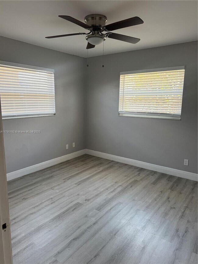 Building Photo - 2 bedroom in Hallandale FL 33009