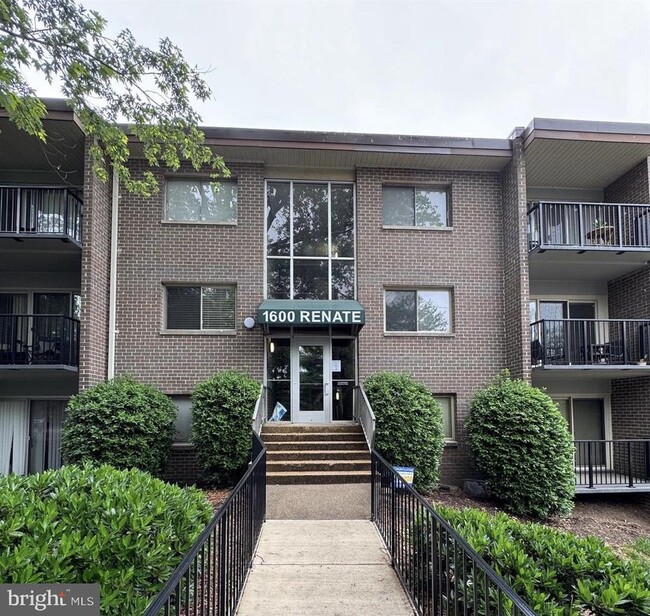 Building Photo - 1600 Renate Dr