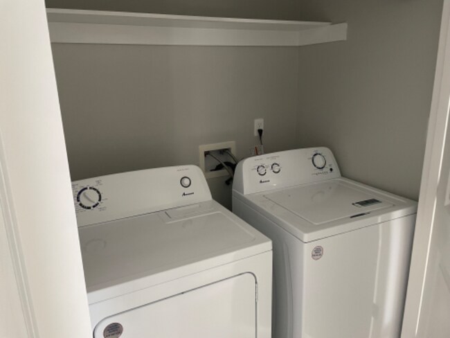 Building Photo - 2507 N Vineyard Ave