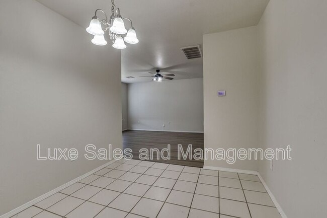 Building Photo - 1736 W Palm Pl