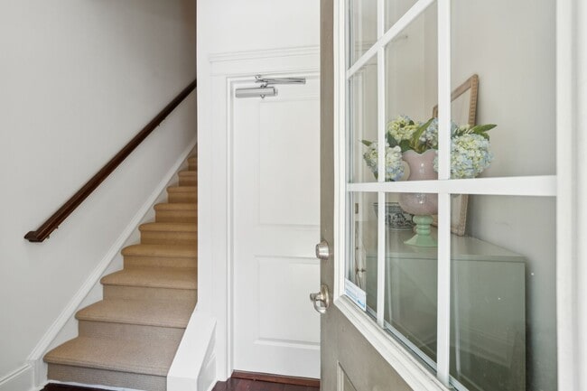 Building Photo - Fully Furnished 2BR Condo with Designer Touches in Shelmore Village