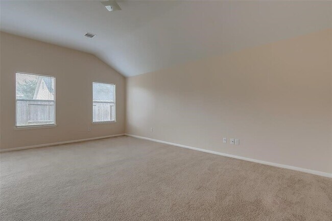 Building Photo - 19726 Cozy Cabbin Dr