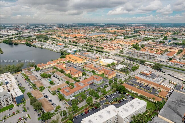 Building Photo - 120 Royal Palm Rd