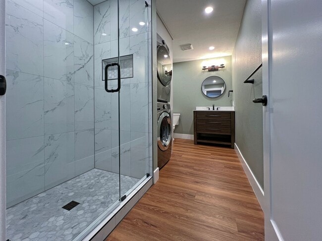 Building Photo - Gorgeous 3 Bedroom 2 Bath Home in Desirable Fairwood, Renton