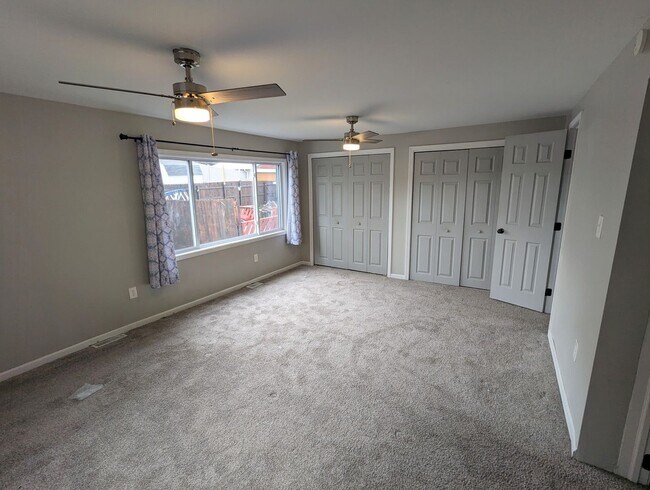 Building Photo - Spacious 3 bedroom 2.5 Bathroom Single Family Home (Mt Washington)