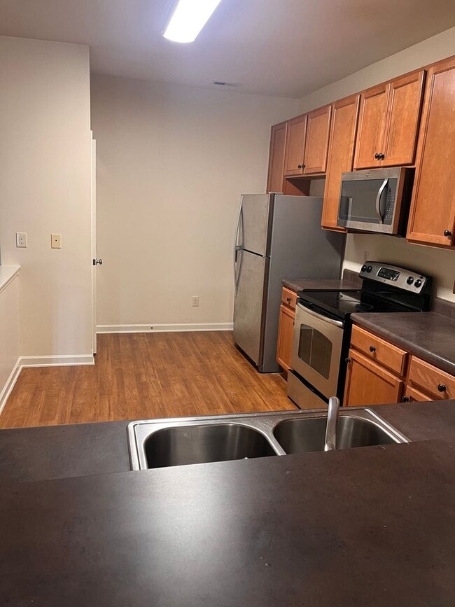 Building Photo - Beautiful 3 bedroom 2.5 baths Townhouse