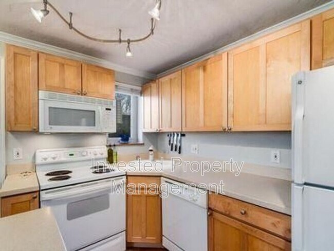 Building Photo - 1243 Vine St