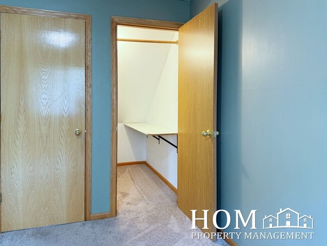 Building Photo - 3BR/2BA Townhome Available 9/1