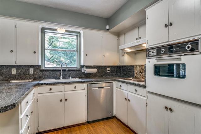 Building Photo - 3 bedroom in Dallas TX 75218