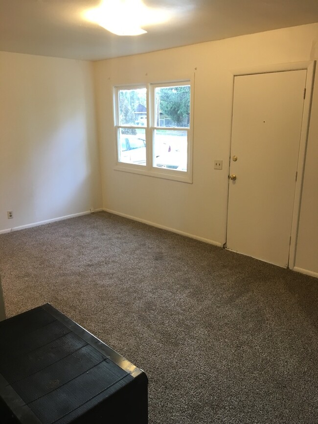 Building Photo - Tacoma/ Parkland duplex 2bdr 1 bath