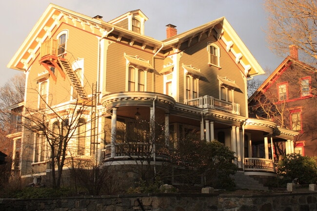Building Photo - 35 Greenough Ave