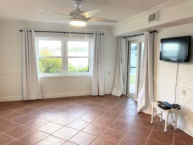 Building Photo - Casa Rio Waterfront Condominium