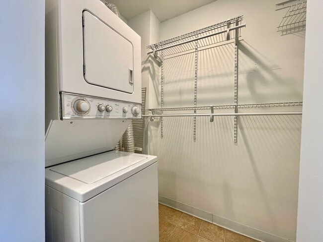 Building Photo - Charming Condo for Rent