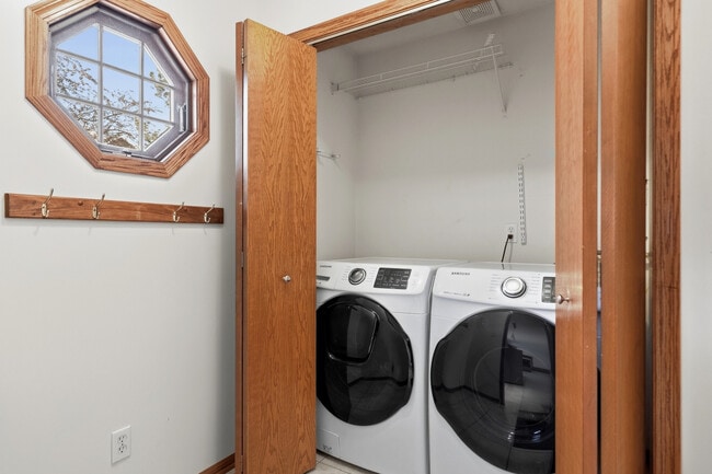 Building Photo - 2052 Ashford Rd