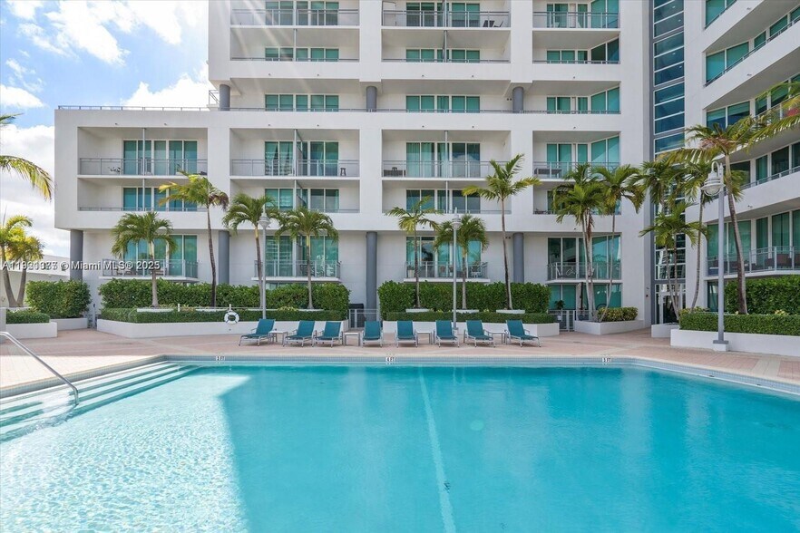 Building Photo - 350 NE 24th St