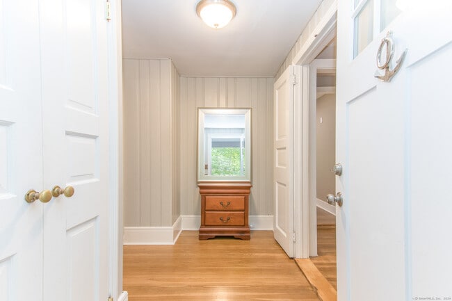 Building Photo - 211 New Canaan Rd