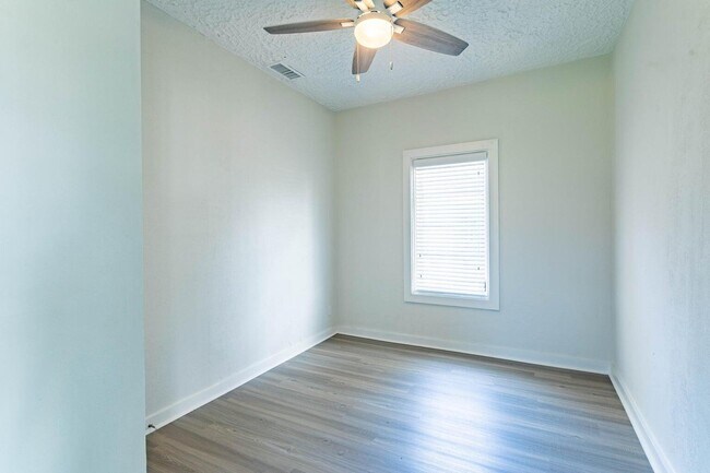 Building Photo - 1716 Mercer Ave