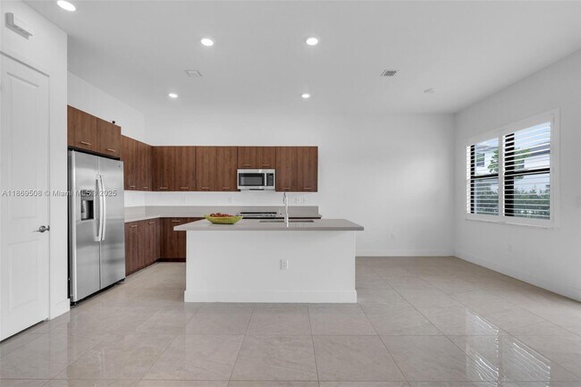 Building Photo - 4538 SW 173rd Ave