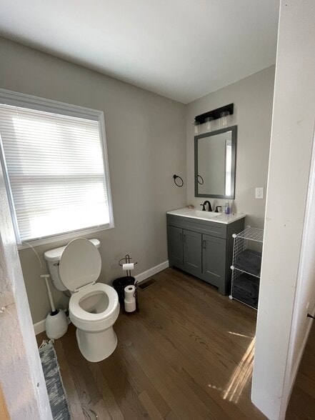 Master Bath Vanity - 991 State Rd S-10-1490