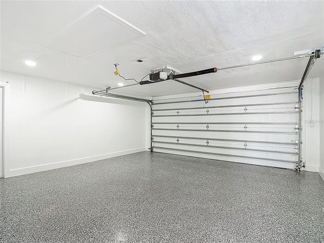 Building Photo - 9920 San Mateo Way