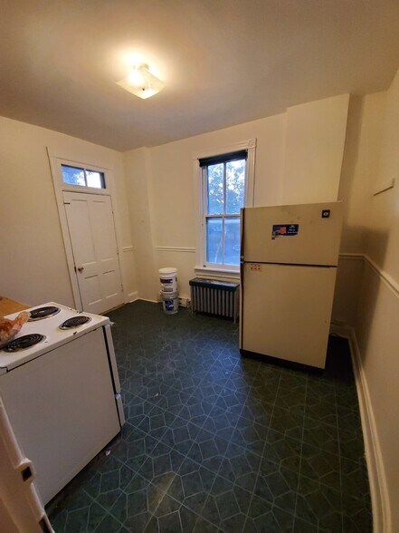 Building Photo - 27 S Locust St