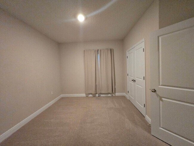 Building Photo - Welcome to the beautiful Finley Woods comm...